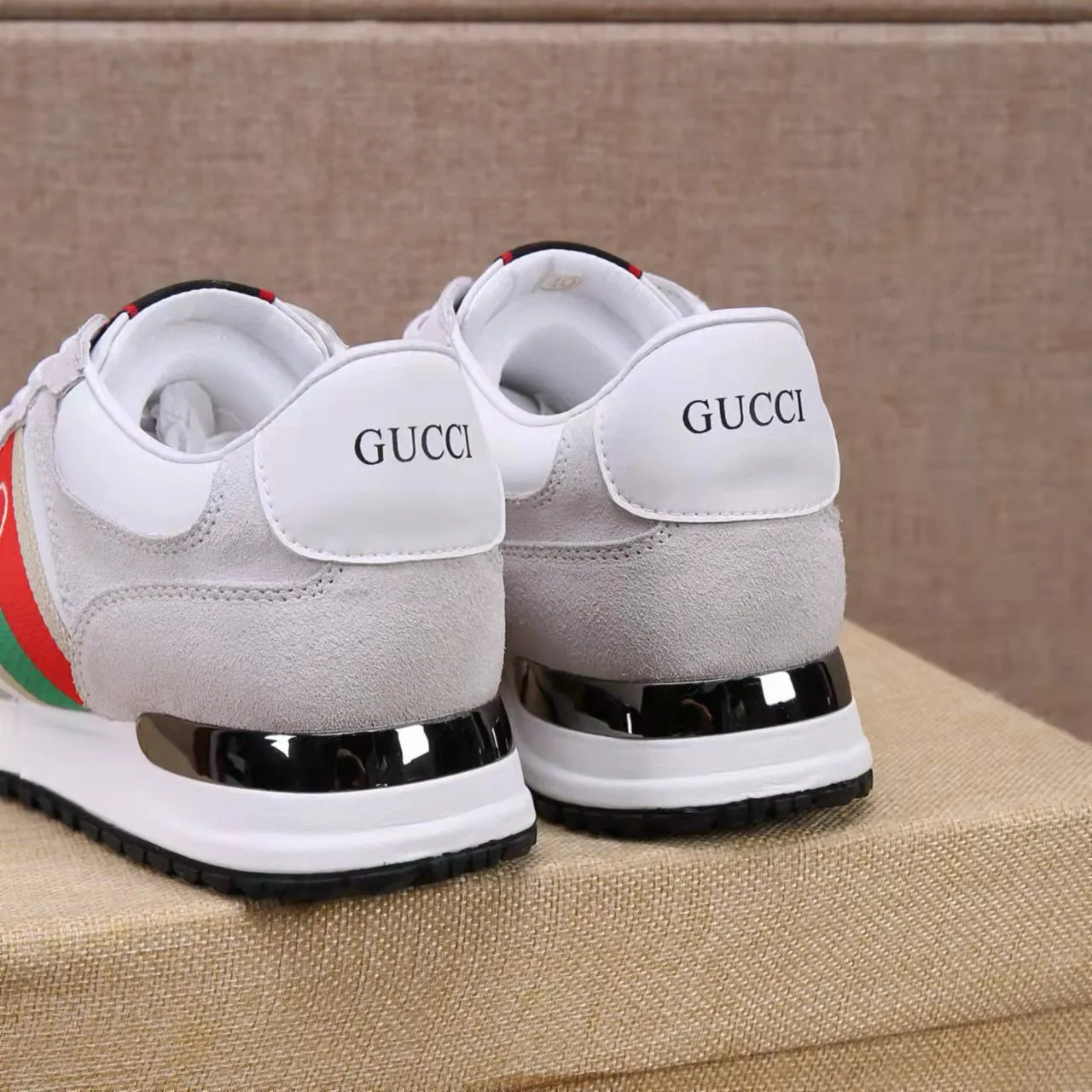 Factory price: 400💰[Gucci men's sports shoes] Gucci fashionable casual men's shoes🇨🇳Original 1:1 mold opening, new model debuts first💯Not high-profile but avant-garde, simple, low-key and fashionable, super versatile style🌿Made of original cowhide➕Sheepskin lining🎋The version is comfortable on the feet, first-class workmanship🍍Number: 38-44, (45 customized)